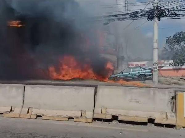 Videos: Infernales llamas acabaron con negocios en cuestión de minutos a inmediaciones de Camosa