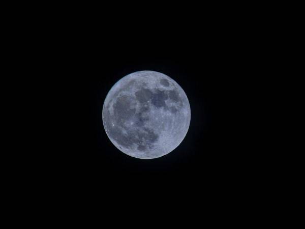 La presencia de la superluna azul en el cielo nocturno es un fenómeno que no se volverá a repetir en 2037.