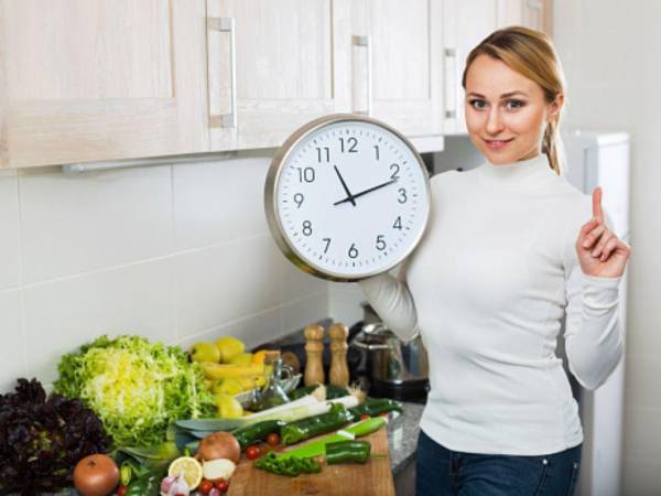 El ayuno intermitente es seguro para mucha gente, pero no por eso es recomendable para todos. Infórmese al respecto de su salud alimenticia.