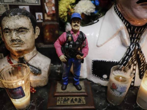 La imagen de 'El Chapo' es colocada en altares. Foto: AFP