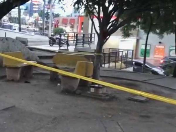 Los jóvenes departían en una plaza cuando fueron atacados por hombres fuertemente armados, según testigos.