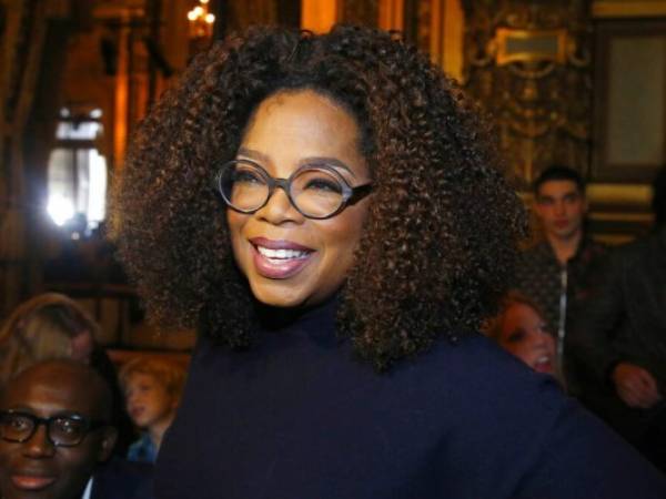 Winfrey dejó de lado su usual recomendación de un libro y citó en vez 7 de sus favoritos, desde “The Fire Next Time” de James Baldwin hasta “Devotions” de Mary Oliver. Foto: AP.