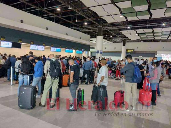 Centenas de quejas. Muchos usuarios afirman que es más costoso viajar desde Palmerola que desde el aeropuerto Ramón Villeda Morales.