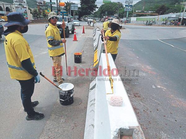 En la zona donde se quitó la rotonda se colocaron barreras de concreto para eliminar los cruces y agilizar el tráfico en la salida al sur.