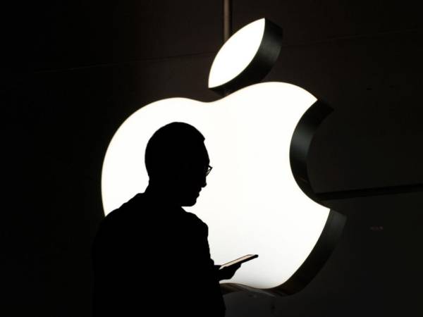 Apple anunció este miércoles los 17 ganadores de sus premios App Store 2024, que en esta edición reconocen a muchos juegos -desde los clásicos crucigramas a nuevos videojuegos inmersivos para las gafas de realidad virtual Vision Pro- así como a aplicaciones dedicadas a ampliar el conocimiento sobre el arte, el VIH o la edición de fotos y video.