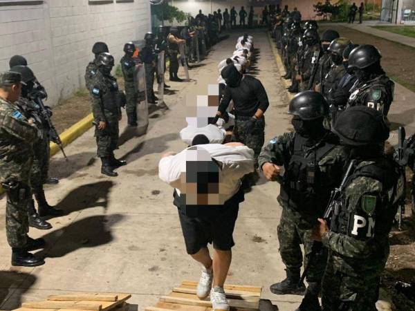 En una continuación de las acciones emprendidas por las Fuerzas Armadas de Honduras, en colaboración con la Policía Militar del Orden Público (PMOP), se llevó a cabo la madrugada de hoy -18 de julio- una operación de extracción, traslado y reubicación de privados de libertad considerados miembros de estructuras criminales, maras y pandillas, así como de delitos comunes.