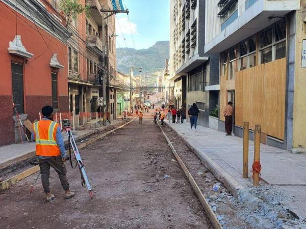 En la segunda etapa de este proyecto de la avenida Cervantes ya se está por tirar la capa de concreto hidráulico, en esta zona se trabaja con mayor rapidez.