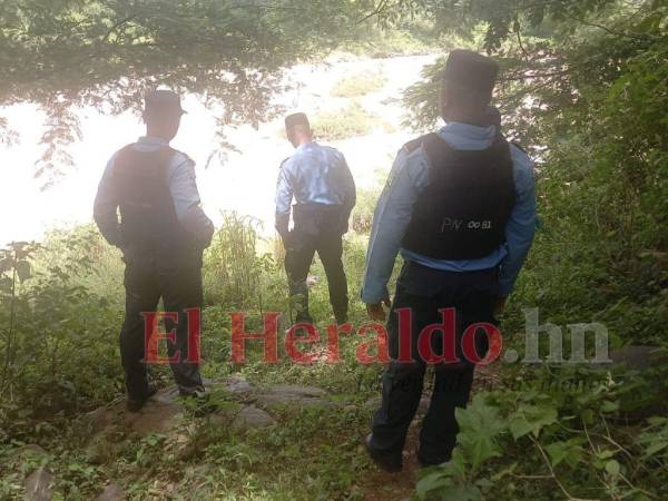 Elementos de la Policía Nacional llegaron hasta la zona de Nueva Flores para iniciar las respectivas investigaciones del caso.