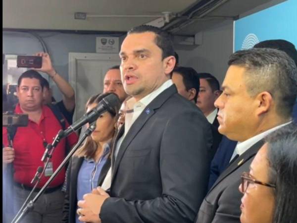 La bancada nacionalista es del criterio que se debe mantener la misma moción del Partido Salvador de Honduras (PSH), pues cuentan con 70 votos en comparación al oficialismo con 52 votos.