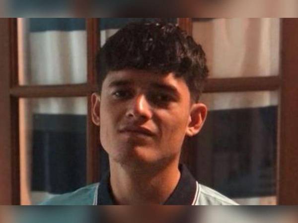 El joven se dedicaba a la construcción e iba junto a su familia cuando ocurrió el accidente; Gutiérrez falleció de inmediato y su familia fue rescatada por los bomberos.