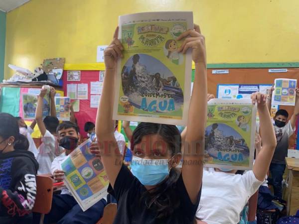 El fascículo del agua ya está en manos de los que se sumaron a la octava edición de Escuelas Amigables con el Ambiente.