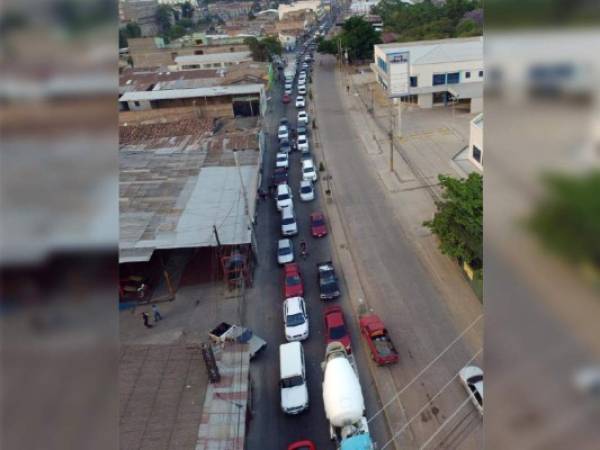 El paso del barrio La Granja es uno de los sectores identificados como de mayor caos vial durante las horas pico en la ciudad capital.