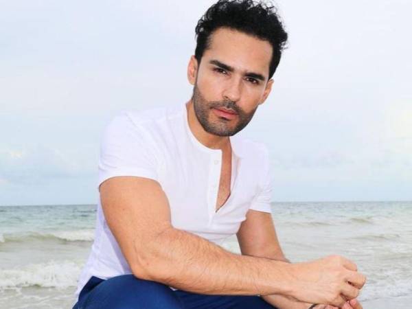 El cumpleaños 42 del actor coincidió con su visita a la paradisíaca isla de Roatán.