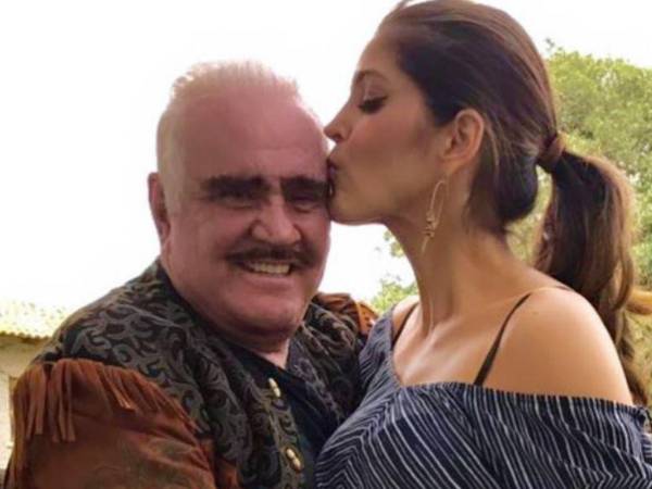 Ana Bárbara compartió que extraña a Vicente, con quien compartió escenario en varias ocasiones.