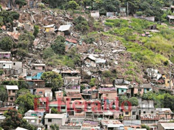 Los deslizamientos de laderas siguen activos en la zona por las lluvias.