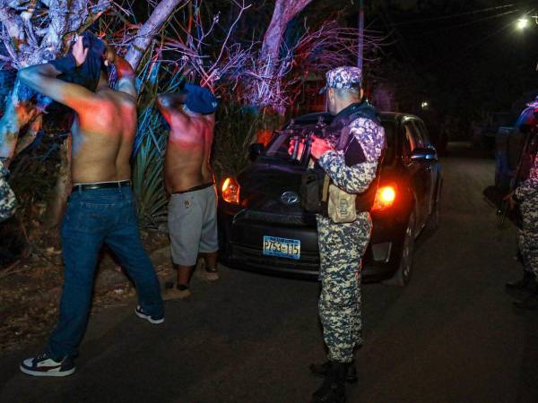 El presidente de El Salvador, Nayib Bukele, anunció que desplegó 6,000 militares y policías para cercar remanentes de pandillas en el norte del país tras la muerte de dos personas. Aquí las imágenes.