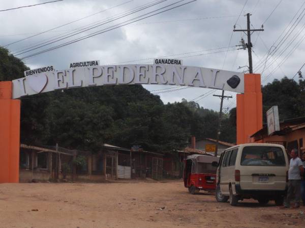 El Pedernal está ubicado en el municipio de El Porvenir, Francisco Morazán. La comunidad se ha desarrollado gracias al apoyo de los migrantes en el extranjero.