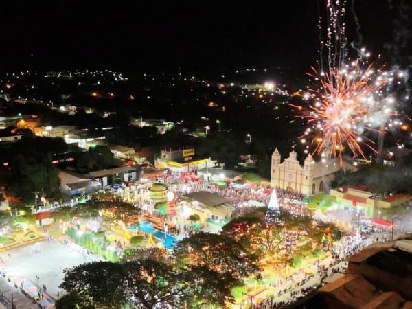 San Lorenzo, Valle, celebra la temporada navideña con su impresionante Villa Navideña 2024.