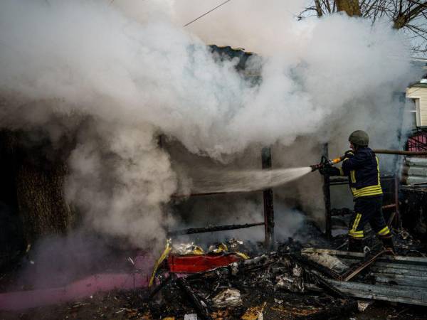 Terror total se vivió en el centro de Jersón, en Ucrania a causa de bombardeos rusos, que según el presidente Volodomir Zelenski, sería un acto de “intimidación” en plena fecha navideña.