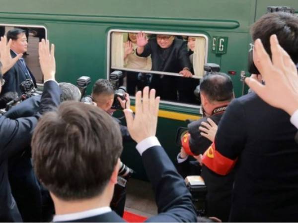 El líder norcoreano viaja en trenes blindados, a veces junto a su esposa y otros funcionarios. Foto: AFP