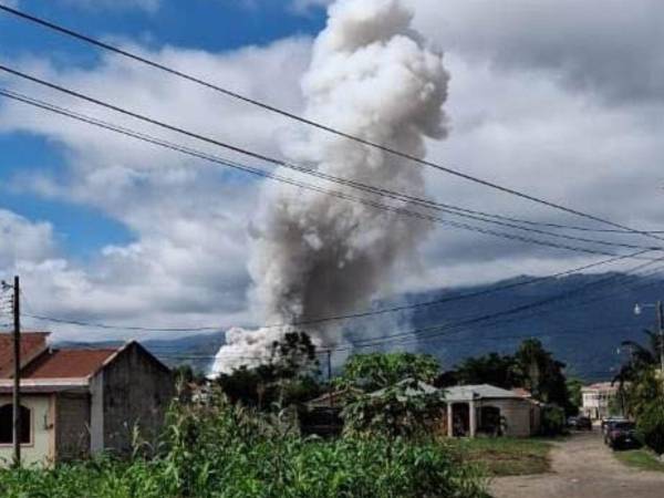 Desde diferentes puntos se lograba observar la nube de humo que se provocó tras la explosión de la pólvora.