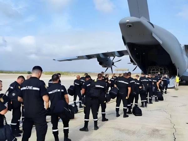 Un avión militar A400 despegó desde una base localizada en Zaragoza (noreste) hacia Marrakech con el equipo para colaborar en la búsqueda y rescate de supervivientes del devastador terremoto en Marruecos.