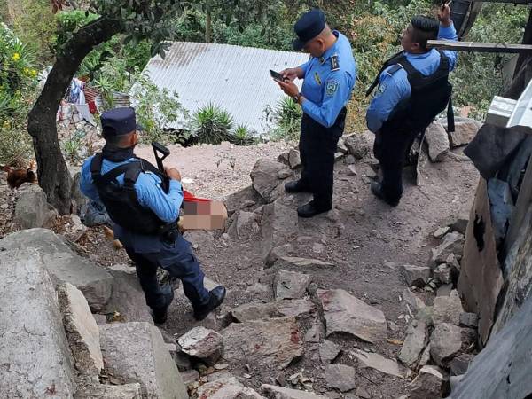 Por razones desconocidas, el hombre fue arrastrado por sus victimarios quienes posteriormente le infirieron varios disparos.