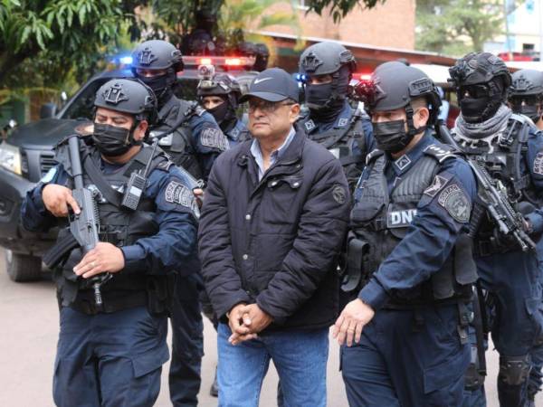 El exdiputado Oquelí Martínez cuando salía de la Dirección Nacional de Fuerzas Especiales rumbo a la Corte Suprema de Justicia este miércoles 11 de enero.