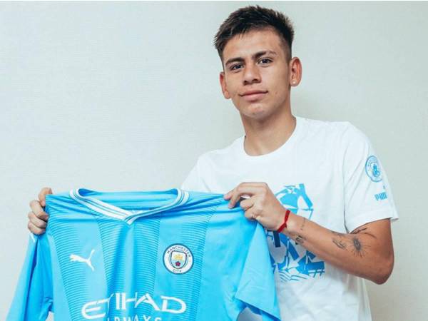 Claudio Echeverri llega al Manchester City por 15,9 millones de dólares.