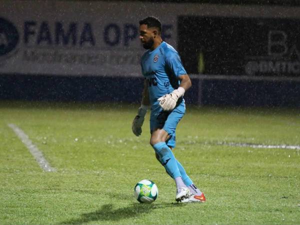 César Samudio, héroe del Marathón, durante el juego contra Motagua.