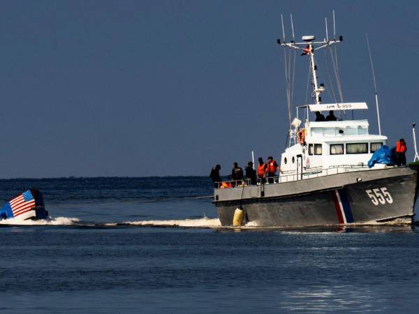 La Oficina de Aduanas y Protección Fronteriza estadounidense ha detenido, por su parte, en distintas operaciones a 244 cubanos que habían alcanzado la costa de Florida a bordo de embarcaciones.