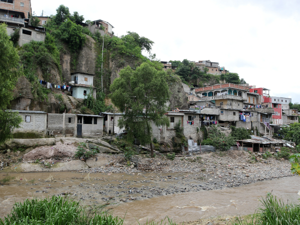 Los ciudadanos no tendrán permiso para edificar sus casas para evitar desastres en tiempos de lluvias.