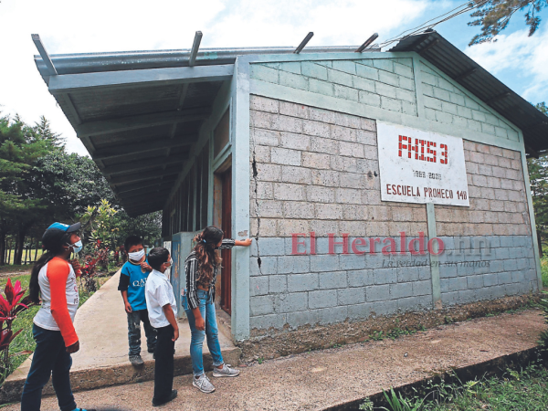 La infraestructura de unas 3,200 escuelas necesita ser reparada de forma urgente.