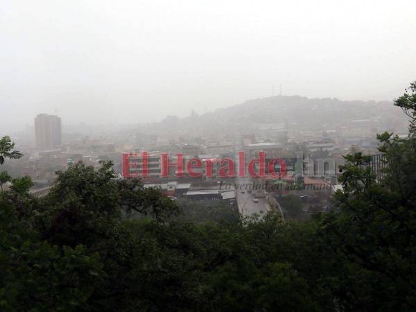 Las recientes lluvias de la capital han dejado severos daños con las inundaciones en calles y casas.