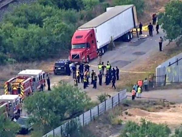 Según estimaciones, el tráiler provenía de México y se dirigía hacia Estados Unidos.