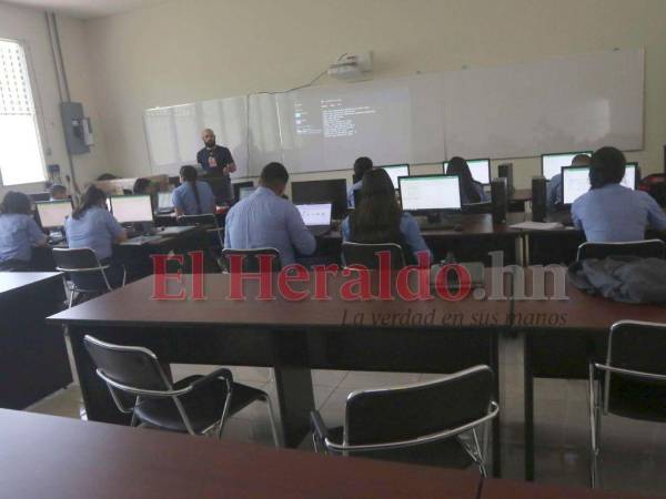 El centro regional de Tomalá muestra unas instalaciones y equipaje aptos para la formación de los estudiantes de las dos carreras que ahí se imparten desde hace un par de años.