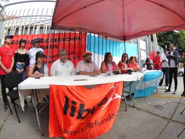 Los trabajadores de la Secretaría de Derechos Humanos se pronunciaron luego de una semana de ingobernabilidad y anarquía producto de la pésima administración de la titular Natalina Roque, según denuncias.