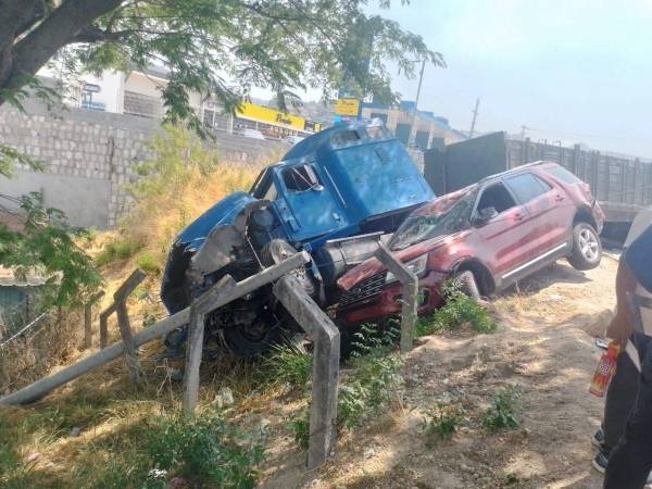 Varios heridos tras impacto de rastra con otros vehículos en el anillo periférico de la capital