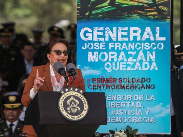 La ceremonia solemne fue encabezada por la presidenta Xiomara Castro y el secretario de Defensa.