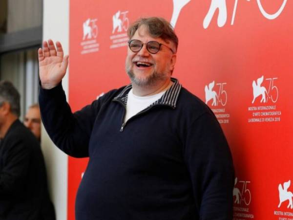 Guillermo del Toro posa para en una sesión para miembros del jurado de la 75ª edición del Festival de Cine de Venecia en Venecia, Italia. Del Toro será galardonado con una estrella en el Paseo de la Fama del Hollywood. Foto: Agencia AP.