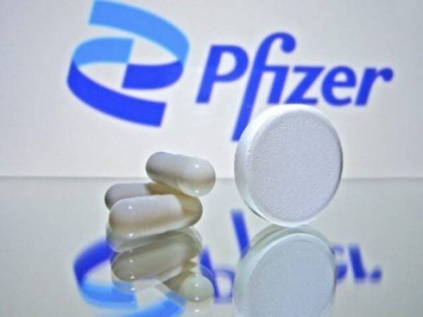 A principios de noviembre, Pfizer indicó que su antiviral oral PF-07321332 tenía una eficacia del 89% para prevenir una hospitalización o deceso entre los adultos. FOTO: AFP