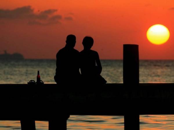 Los muelles de Roatán siempre son ideales para ver atardeceres románticos.