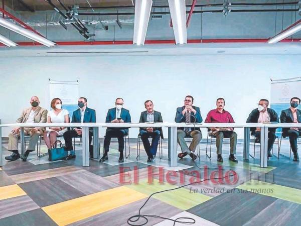 El Consejo Directivo de la institución nombró una comisión que tiene como finalidad conformar mesas de diálogo de donde surjan propuestas para terminar con la crisis.