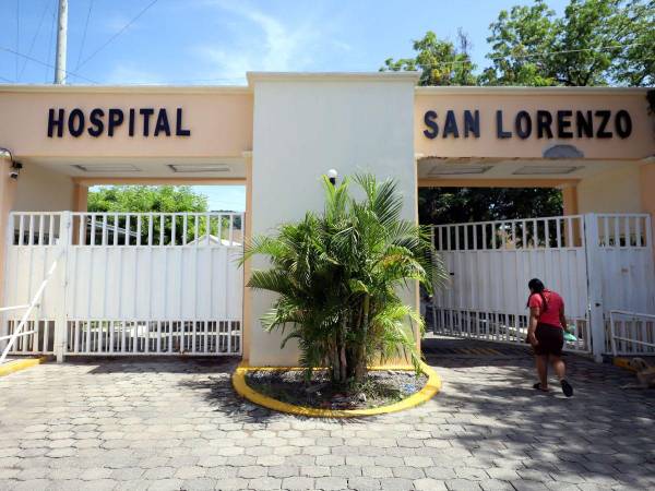 Los trabajadores del Hospital de San Lorenzo se tomaron la carretera Panamericana como medida de presión.