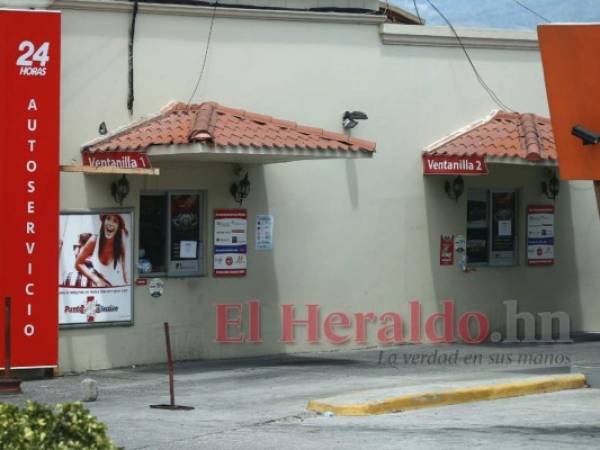 Las farmacias atenderán por el autoservicio. Foto: Emilio Flores / EL HERALDO.