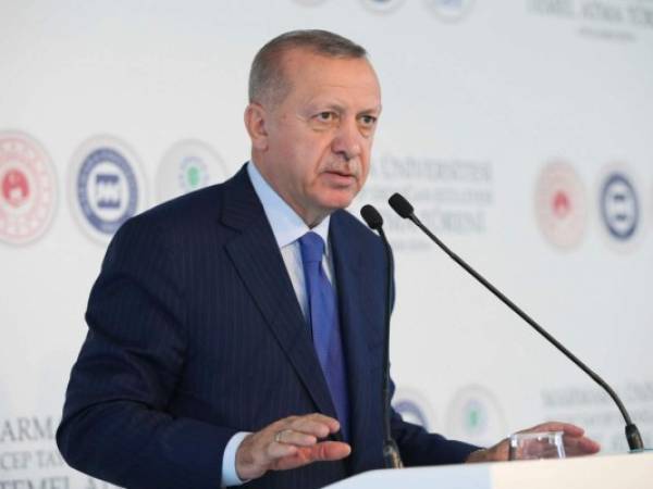 El objetivo de Turquía 'no es combatir' sino 'apoyar al gobierno legítimo y evitar una tragedia humanitaria', aseguró Erdogan el domingo. AP.