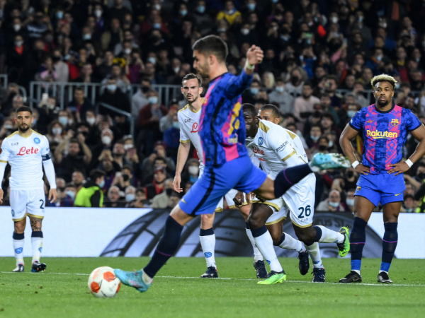 El Nápoles abrió el marcador con un tanto de Piotr Zielinski (29), pero Ferran Torres puso el 1-1 de penal (59).