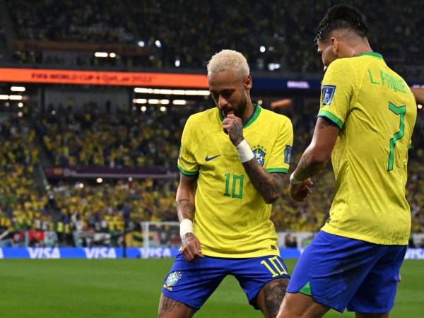 Neymar Jr. y Lucas Paquetá celebran el segundo gol de la canarinha frente a Corea del Sur.