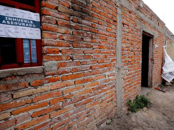 Se trata del segundo descubrimiento de este tipo, luego de que el 18 de agosto se anunciara el hallazgo de restos óseos y cuatro cráneos con rastros de incineración en una finca abandonada de la localidad de Lagos de Moreno, donde fueron raptadas las víctimas, de entre 19 y 22 años.