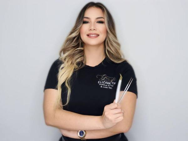 Actualmente, Elizabeth trabaja en un estudio de belleza en New York como maquillista profesional, maestra de maquillaje y técnica en extensiones de pestañas.